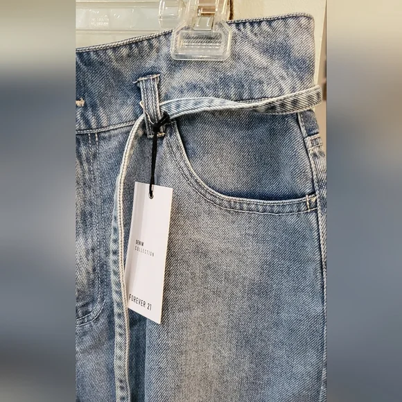 JEAN SHORT - Picture 3 of 3